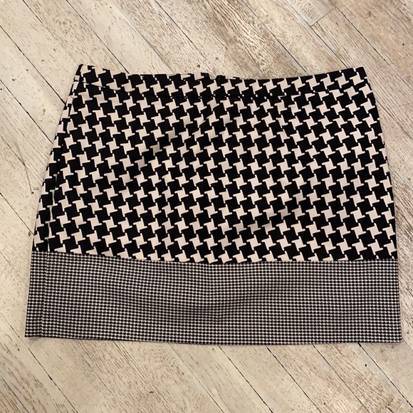 Michael Kors Houndstooth A Line Mini Skirt Size 10 GC - Picture 6 of 7